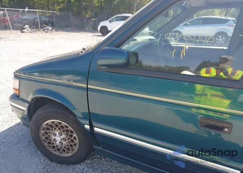 1994 Chrysler Town & Country z USA, uszkodzony, nr VIN 1C4GH54L8RX244329